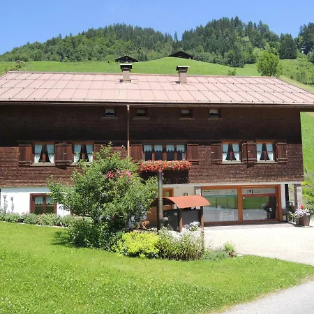 Karin Mitten Im Gruenen *