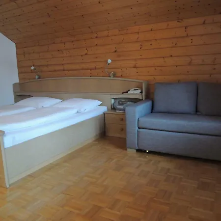 Karin Mitten Im Gruenen Apartman