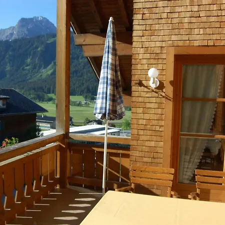 Karin Mitten Im Gruenen Appartement Schoppernau