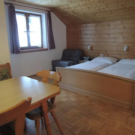 公寓 Karin Mitten Im Gruenen 施科佩尔瑙